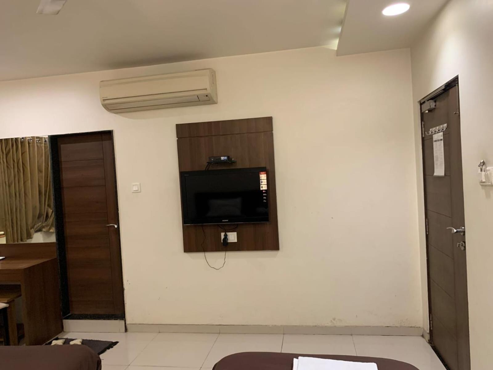 Hotel Sahyog Padra  エクステリア 写真